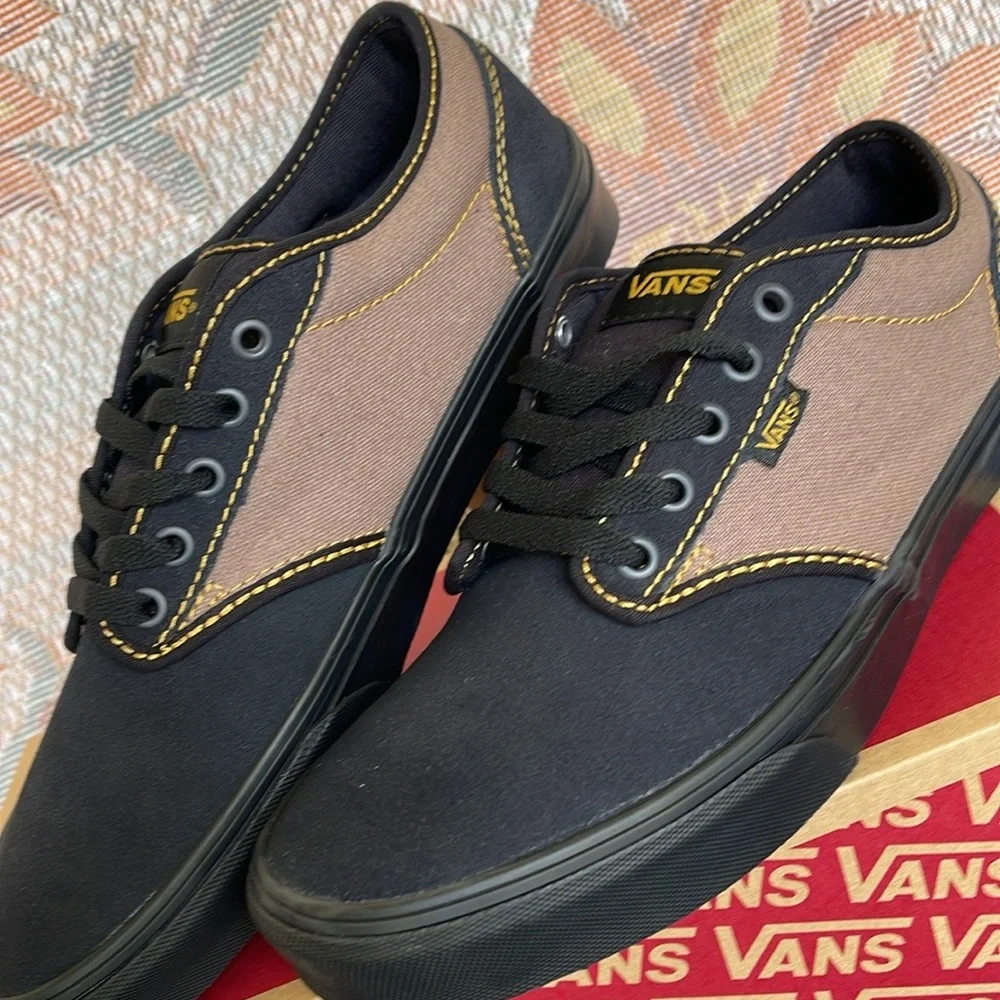 Vans • Men’s Atwood
Outcore Phantom/Black
VN000CX8B29
Sneakers - Picture 7 of 16